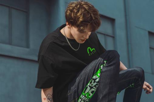 Razer camiseta con estampado daicock de evisu HP4J191 vestir un color